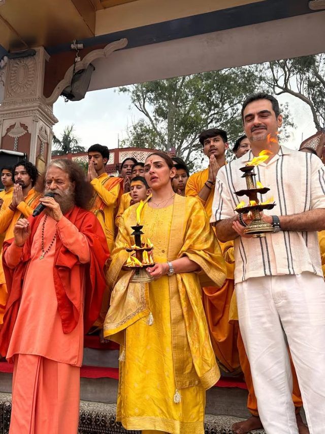 ईशा देओल ने EX हसबैंड संग की गंगा आरती, हनीमून पर पति संग रोमांटिक हुई एक्ट्रेस