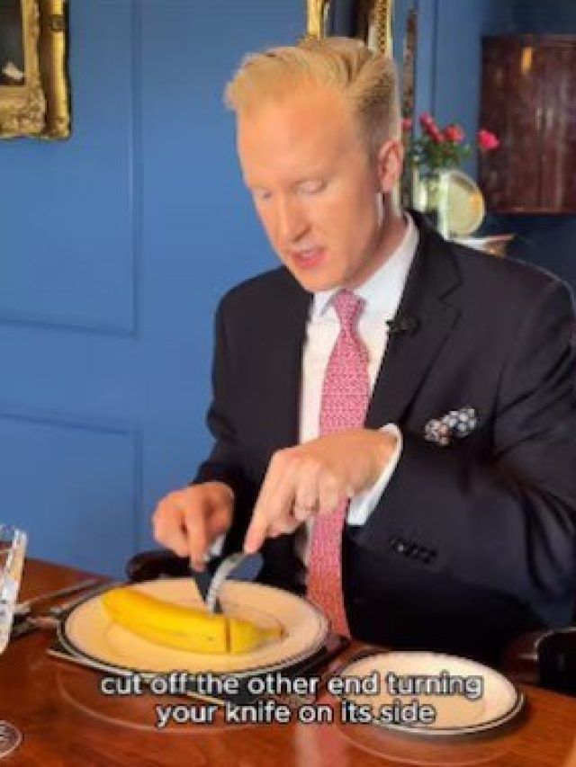 ये है केला खाने का सही तरीका? ब्रिटेन के शख्स ने वीडियो बनाया, लोगों ने किया ट्रोल