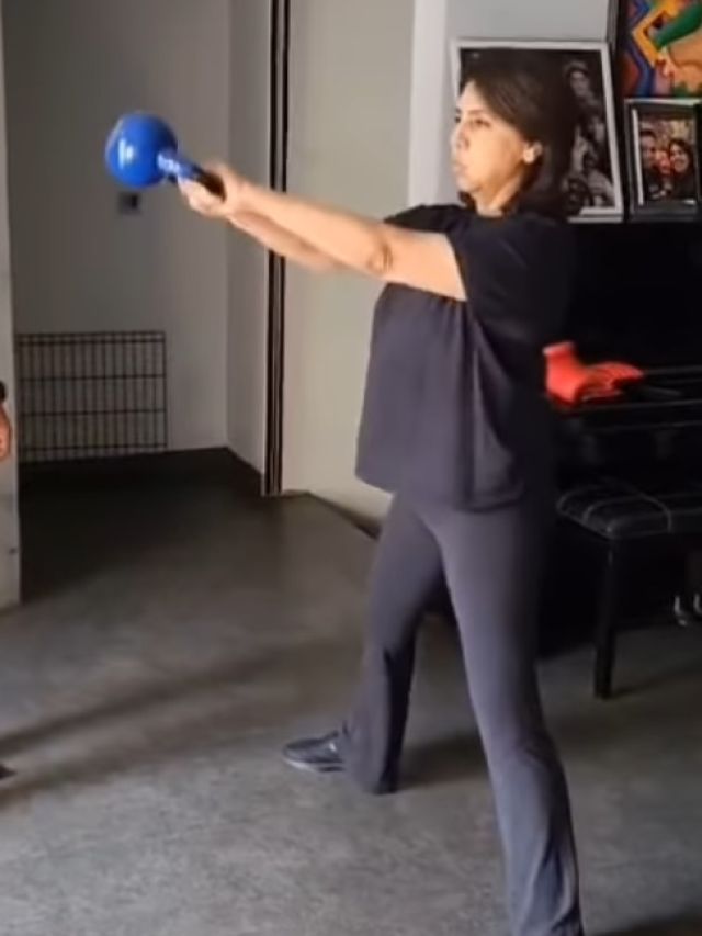 नीतू कपूर करती हैं केटलबेल वर्कआउट, वीकेंड फिटनेस के लिए है बेस्ट