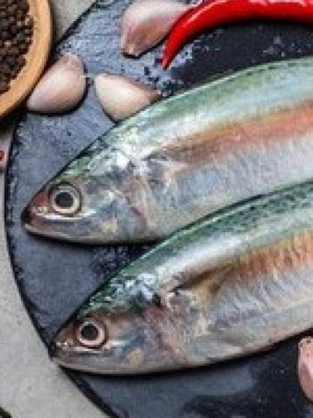 মাছের মাথা চিবিয়ে খেলে কী হয়, জানা উচিত