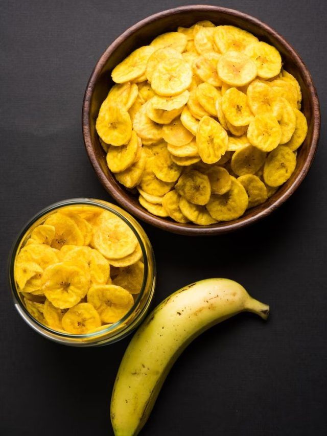 आलू चिप्स या केले के चिप्स, वजन घटाने के लिए क्या खाना होगा फायदेमंद