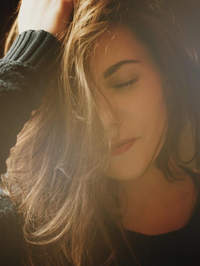 बालों को डैमेज कर सकती हैं ये 3 गलतियां, आज से ही सुधारें