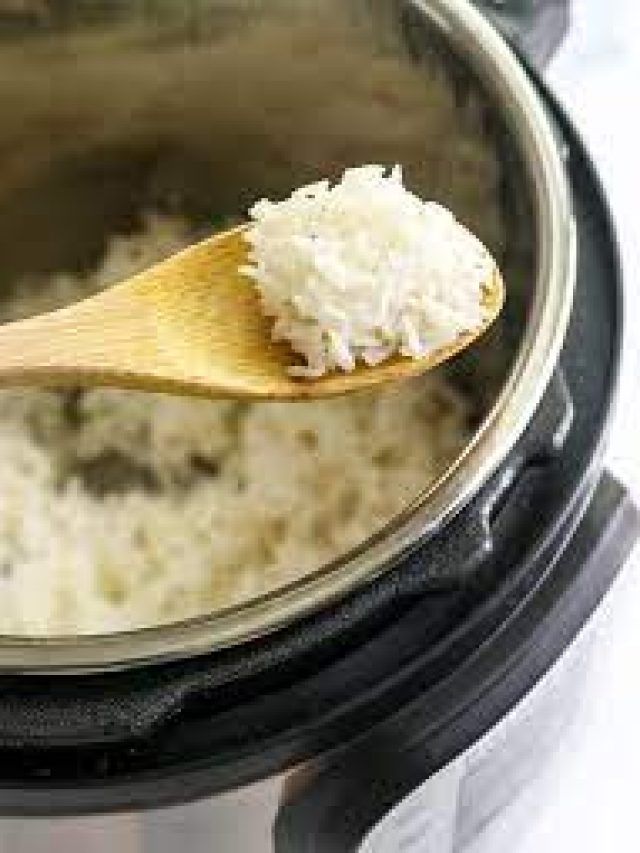 প্রেসার কুকারে হবে ঝরঝরে ভাত, কটা সিটি দেবেন?