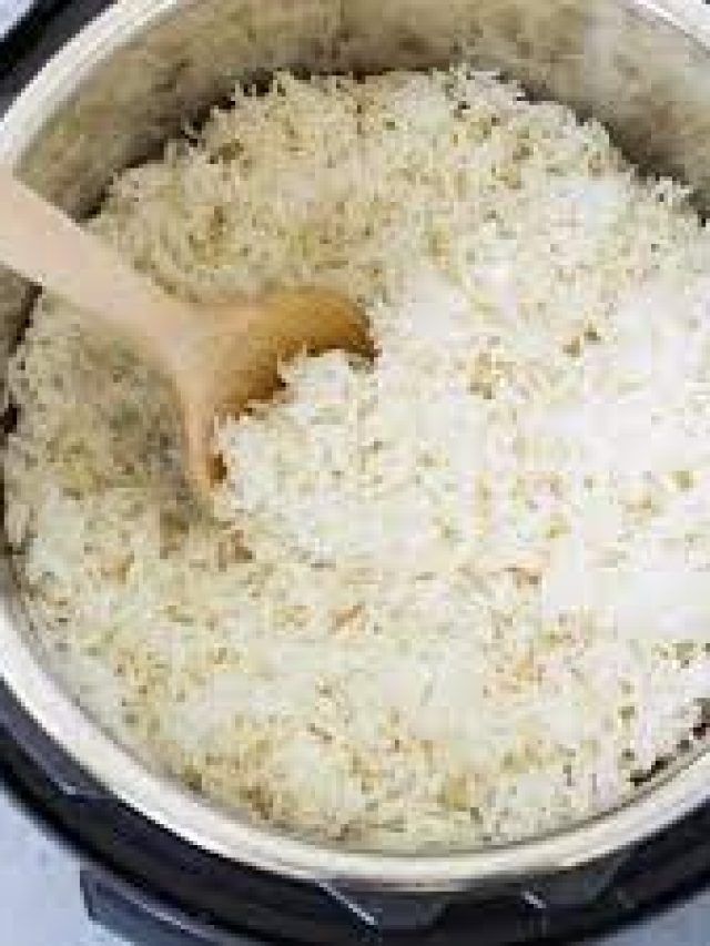 প্রেসার কুকারে হবে ঝরঝরে ভাত, কটা সিটি দেবেন?