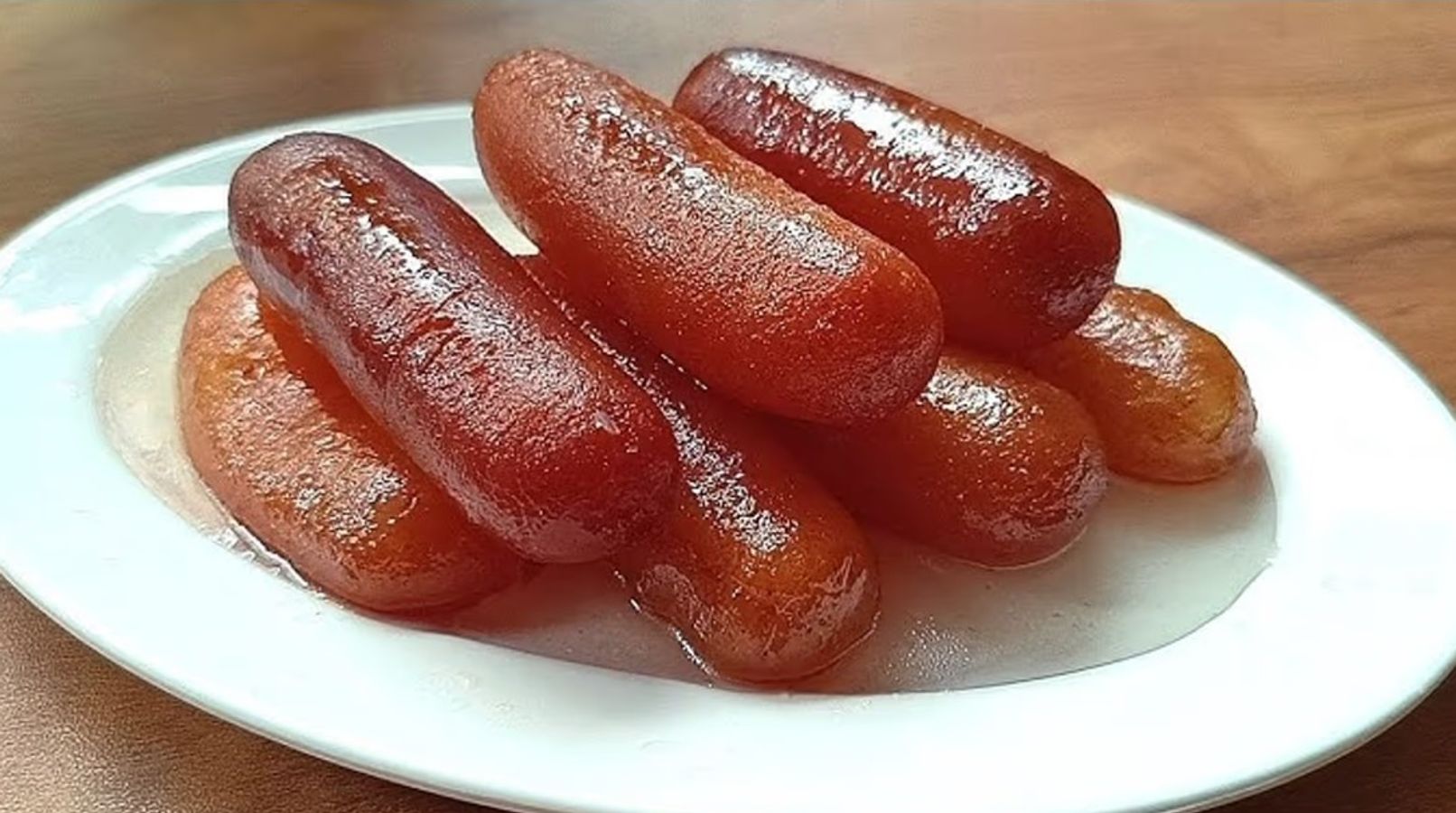 Shri-Lankada jinsiy massaj Trannies bir-birlarini silkitib qoyishadi