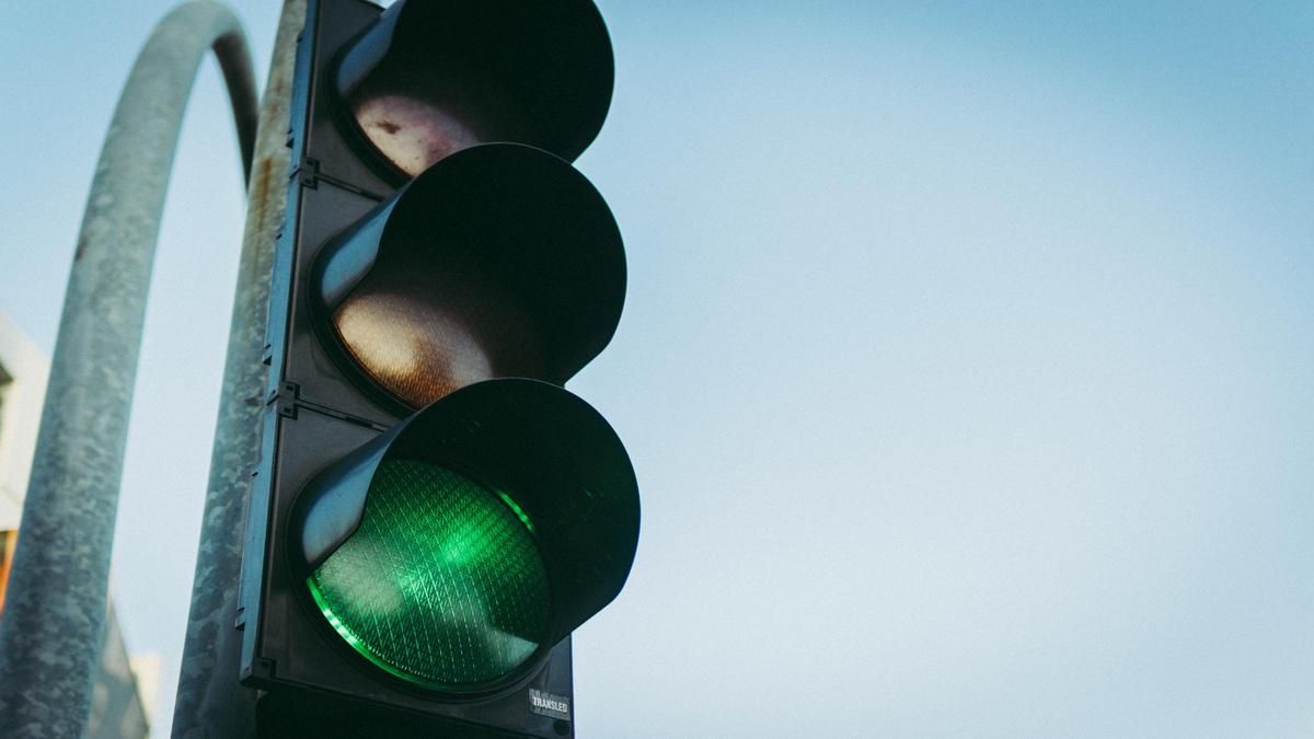Decode the Signals: What Every Traffic Light Means