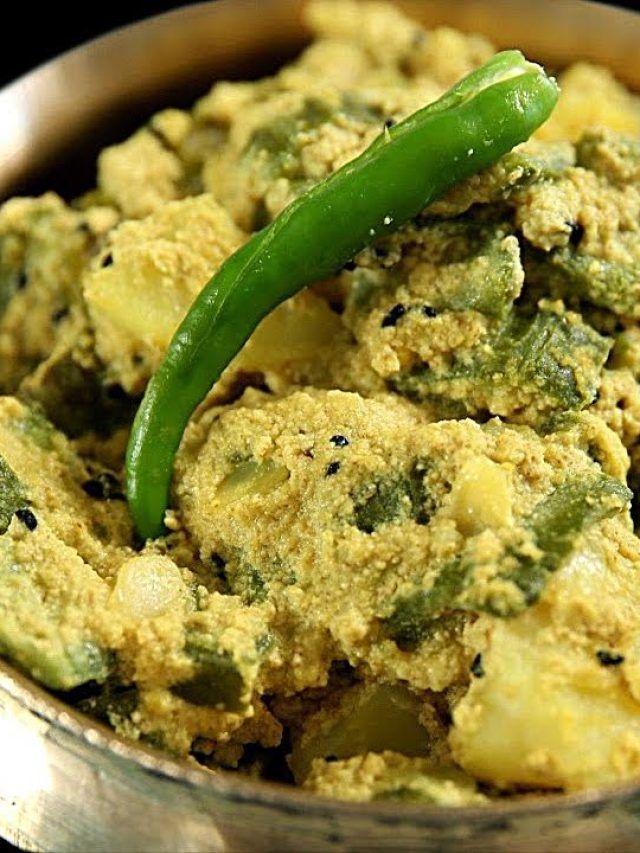 গা মাখা গা মাখা আলু পোস্ত, প্রথমে না শেষে কখন দেবেন পোস্ত বাটা?