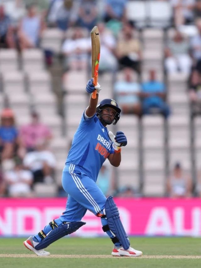 इस महिला क्रिकेटर ने ऋषभ पंत के स्टाइल में लगाया एक हाथ से छक्का, VIDEO