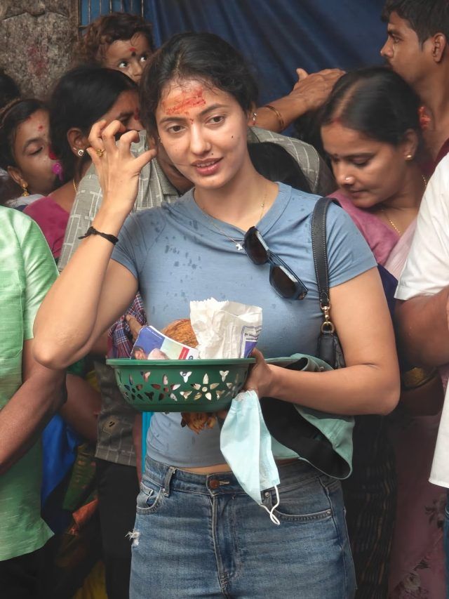 'लिव इन में मुंह मारकर आती हैं लड़कियां', कथावाचक के बयान पर भड़कीं खुशबू पाटनी