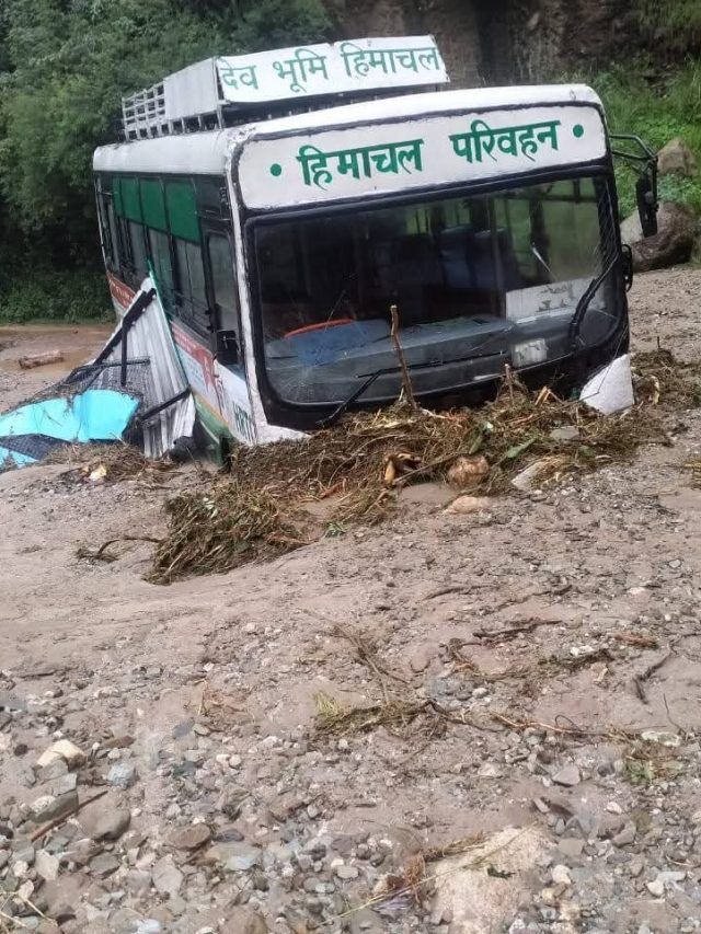 आखिर मंडी में ही क्यों फटते हैं बादल? देखें तबाही के बाद का मंजर