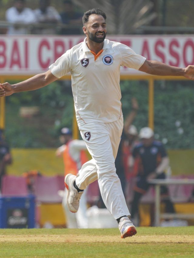 4 बॉल पर 4 विकेट... कश्मीरी गेंदबाज ने रचा इतिहास, ली डबल हैट्रिक