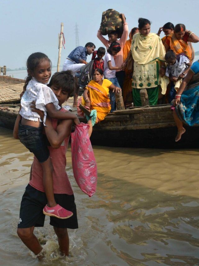 Bihar Flood: एक तरफ गंगा उफान पर, दूसरी ओर कोसी का कहर