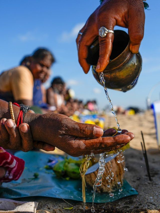 पितृपक्ष में मृतक की इन चीजों को भूलकर न लगाएं हाथ, वरना लग सकता है पितृ दोष