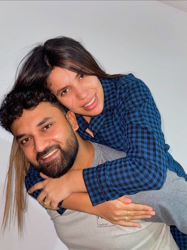 करोड़पति यूट्यूबर दूसरी बार बना पिता, विदेशी पत्नी ने बेटी को दिया जन्म, हुई इमोशनल