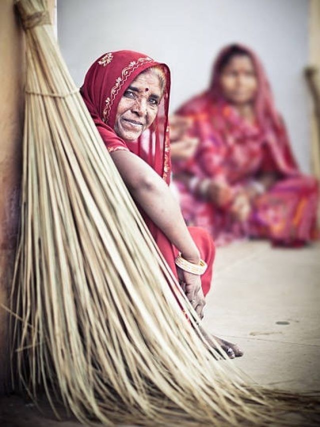 नई झाड़ू लाने के बाद जरूर करें ये 3 काम, वरना घर में नहीं होगा लक्ष्मी का वास