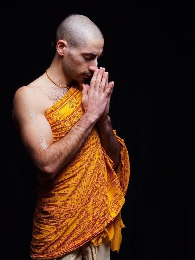 आदमी का सोया भाग्य जगा सकते हैं ये 4 अच्छे काम, गरुड़ पुराण में भी है जिक्र