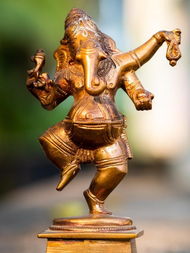 गणेश चतुर्थी की मूर्ति खरीदते समय रखें इन बातों का ध्यान, वरना पड़ सकता है पछताना