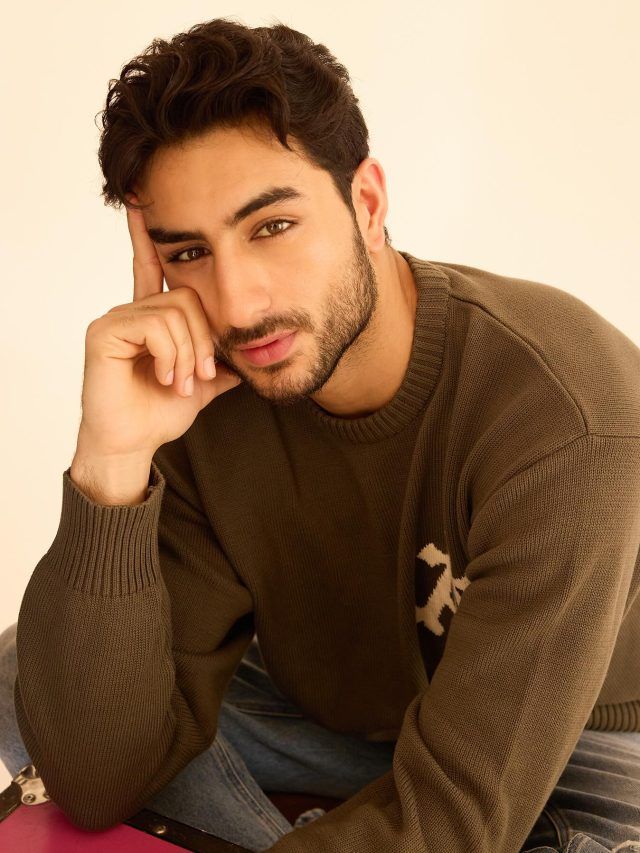 पहली बार इब्राहिम ने डब की अपनी वीडियो, असली आवाज सुन हैरान फैंस, Video