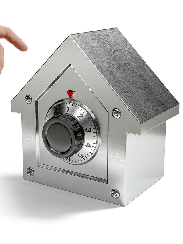 घर की इस दिशा में रखें तिजोरी, लग जाएगा पैसों का अंबार