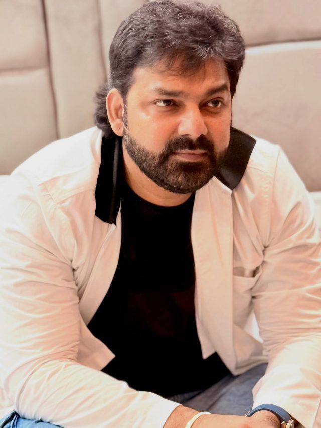 शादीशुदा पवन सिंह को धनश्री से हुआ प्यार? तोहफे में दी साड़ी-चूड़ी, बोले- वो सुंदर...