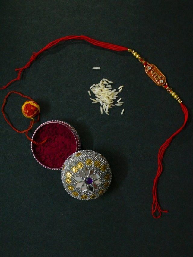 भाई से पहले इन देवताओं को बांधें राखी, बढ़ती चली जाएगी सुख-संपन्नता