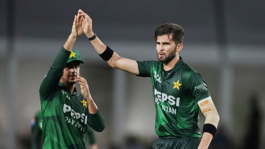 Top 5 full-member bowlers with best ODI strike-rate