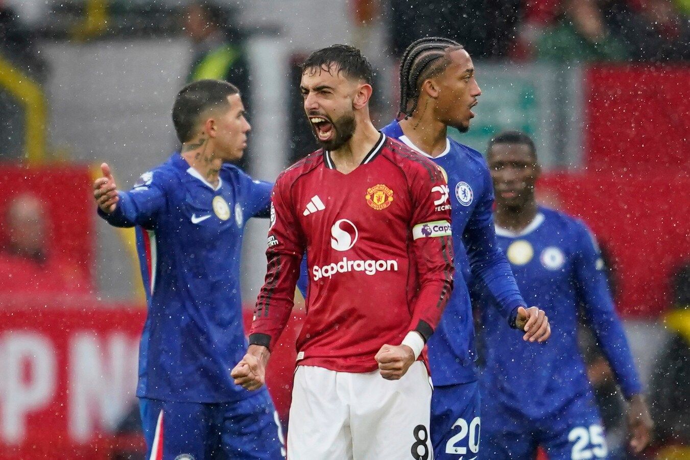 Top 4 midfielders to score 100 goals for Manchester United