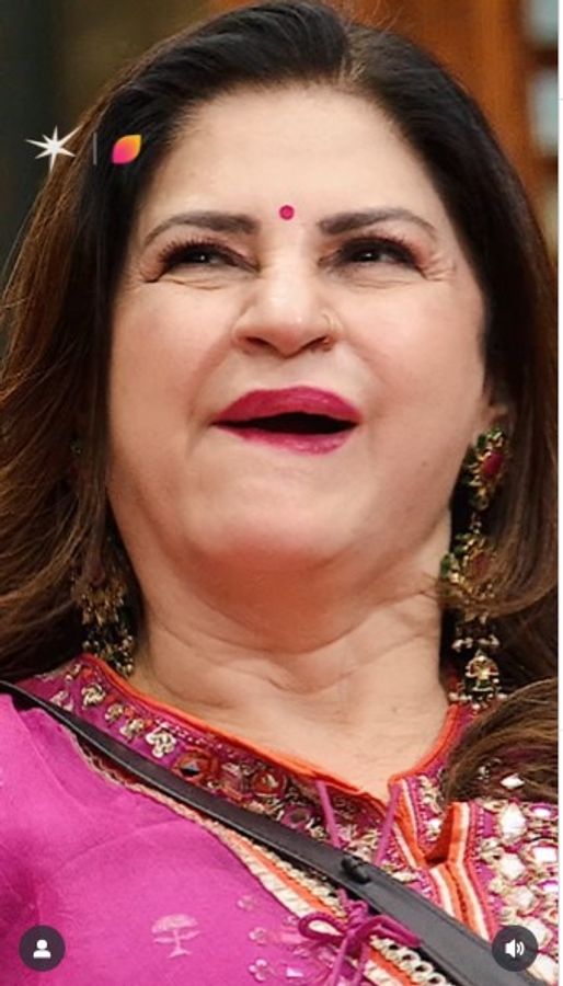 Onam internetda porno tomosha qilib yurardi. Dumaloq kokrak porno video