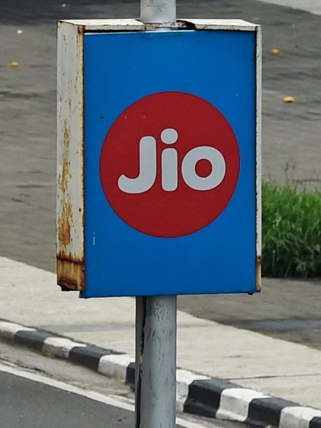 Jio ने दिया झटका, इस सस्ते प्लान में की बड़ी कटौती