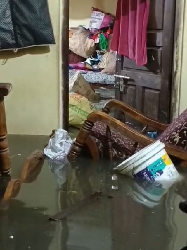 गलियों में कमर तक भरा पानी, घरों का सामान बहा, हैदराबाद में बारिश का कहर!