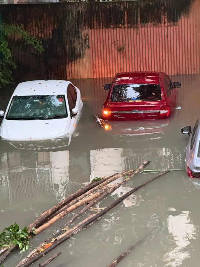 सड़क-बाजार, रेलवे स्टेशन से एयरपोर्ट तक पानी-पानी, कोलकाता में बारिश का तांडव