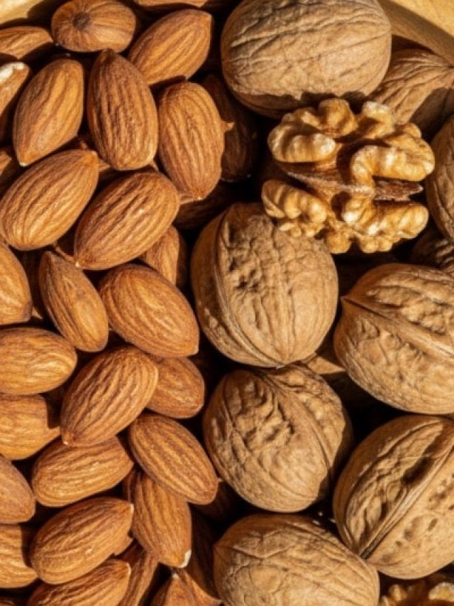 बादाम Vs अखरोट: किसे खाने से मिलता है ज्यादा प्रोटीन?