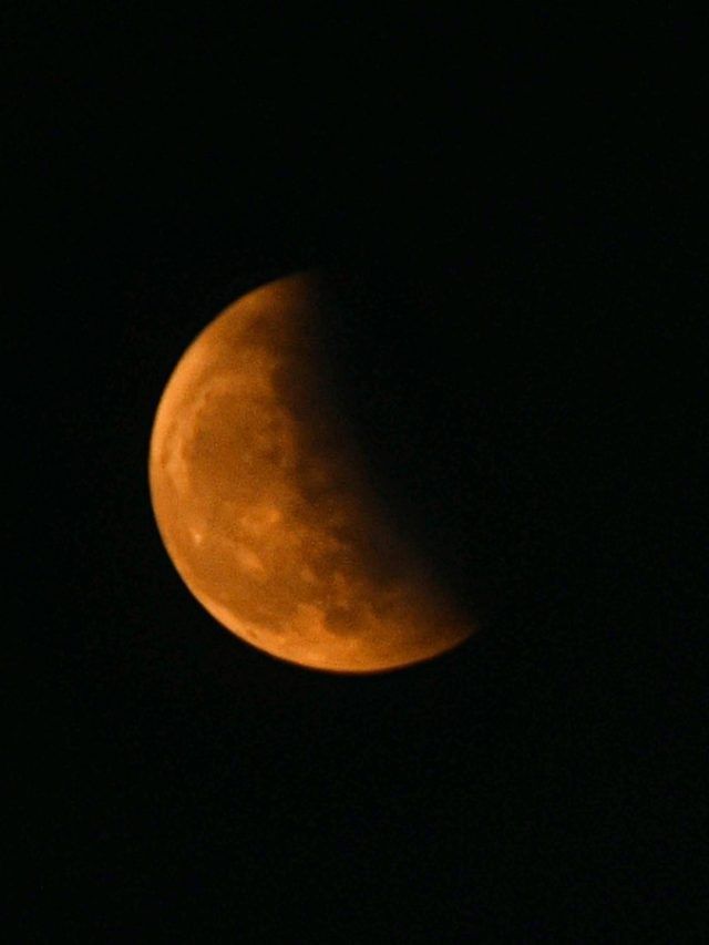 चंद्रग्रहण पर रहेगी पंचक की छाया, इन 3 राशियों के लोग रहें सावधान