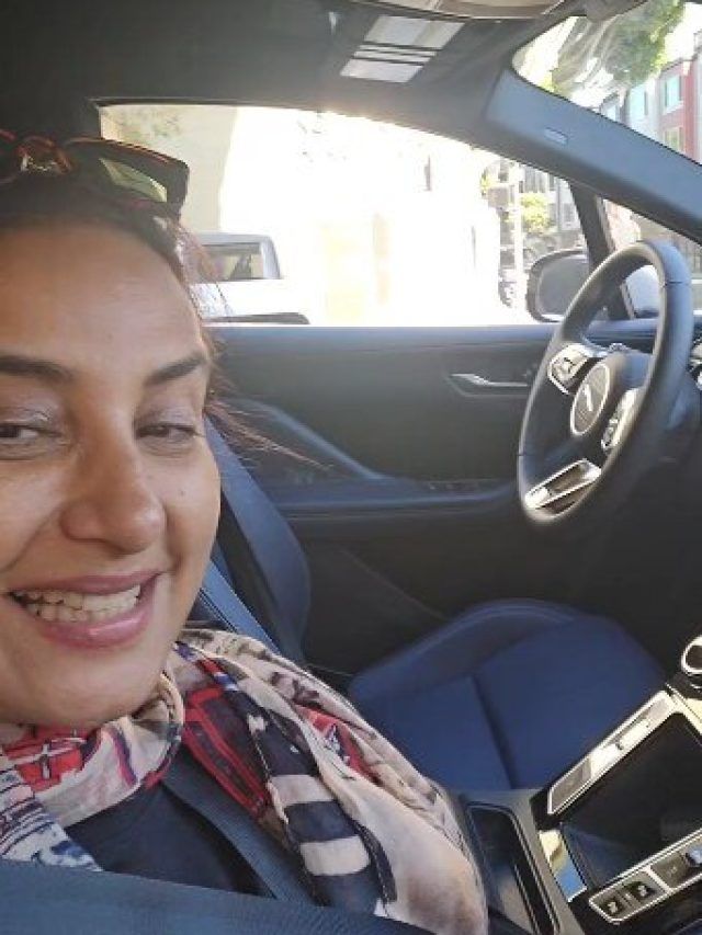 सेल्फ ड्राइविंग कार में दिखीं एक्ट्रेस दिव्या दत्ता, लिखा- मेरा मिस्टर इंडिया...