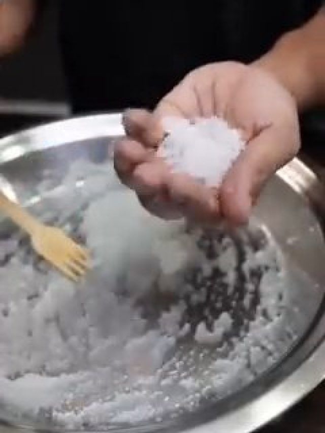 पानी डाला ईनो घोला और 5 सेकेंड में बन गई ठंडी बर्फ, आपने देखा ये वायरल वीडियो?