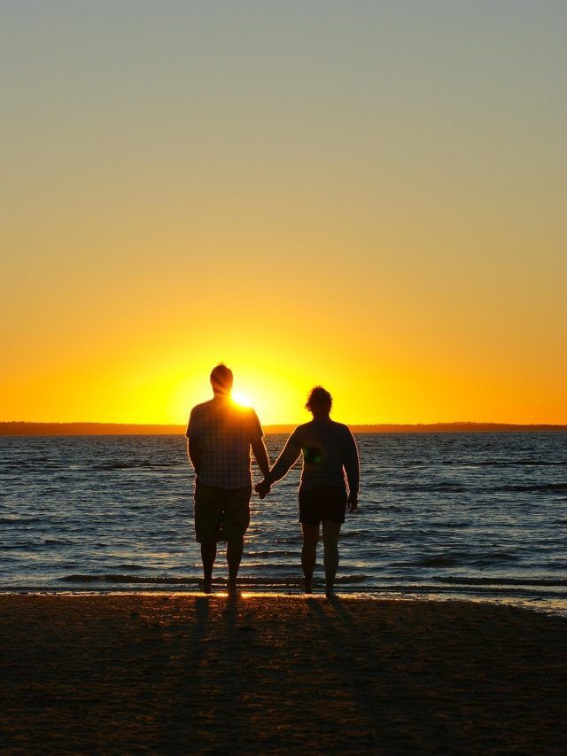 हनीमून पर जाने के लिए करनी है पैकिंग? नोट कर लें ये टिप्स