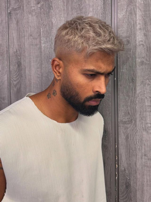 हार्दिक पंड्या को ये क्या हुआ? अचानक ही बदल दिया अपना लुक