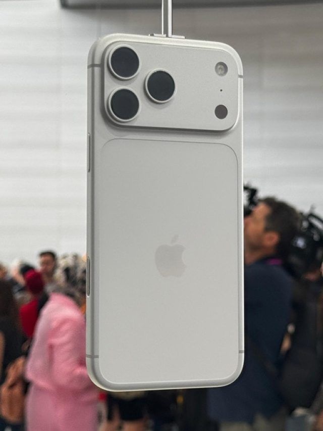 एक iPhone की कीमत में पूरे परिवार को मिलेगा फ्लैगशिप फोन, कैमरा-फीचर्स भी धांसू