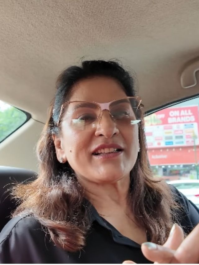 बचपन की गलियों में घूम रहीं अर्चना, मिला फैंस का प्यार, छलके आंसू, बोलीं- सालों बाद...