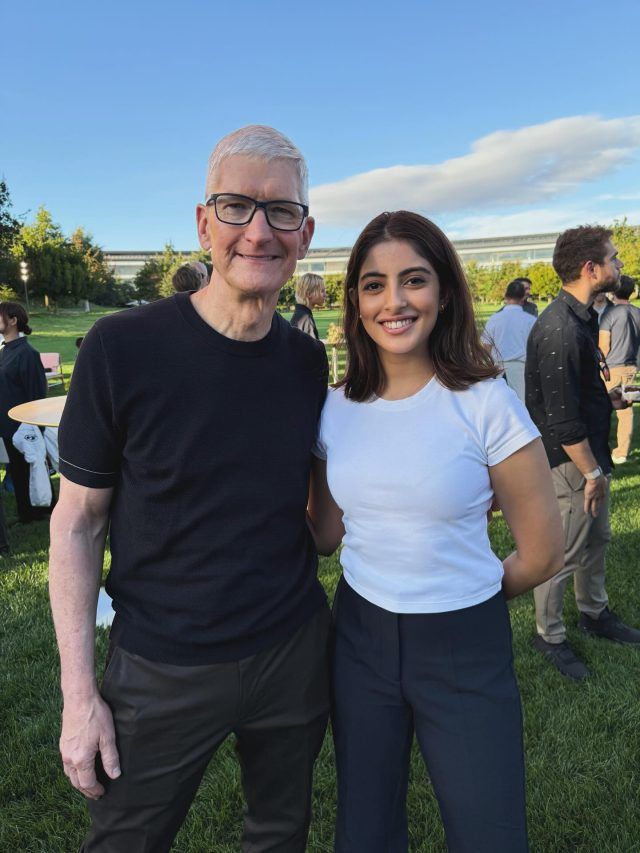 एपल के CEO टिम कुक से मिली अमिताभ की नातिन नव्या, मां श्वेता बच्चन ने किया रिएक्ट