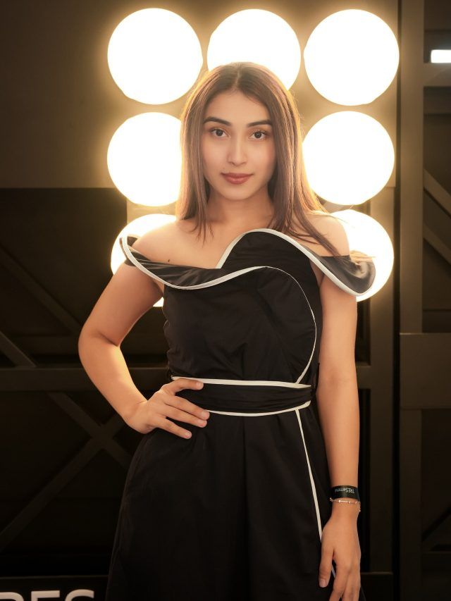 पवन सिंह ने लचकाई कमर, मगर पावर स्टार के 'चार बालों' पर लट्टू एक्ट्रेस