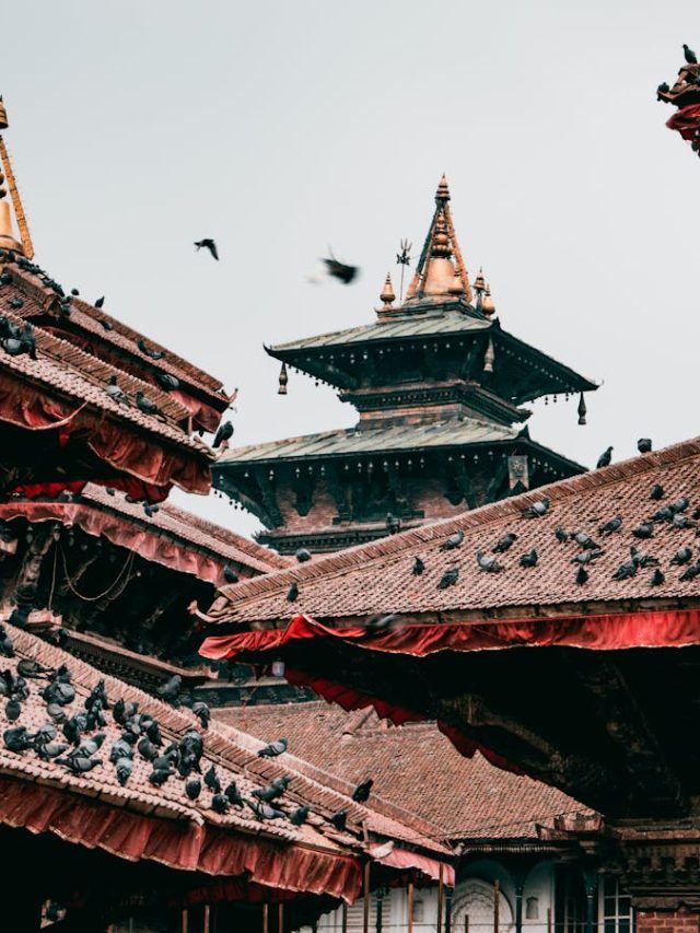 नेपाल में कितने भारतीय रहते हैं?