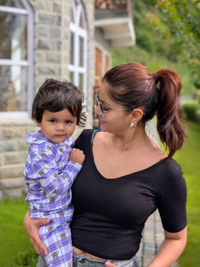 बेटियों के लिए तड़पीं रुबीना, नानी संग हिमाचल में फंसीं, कटी बिजली-टूटा नेटवर्क, हुईं परेशान