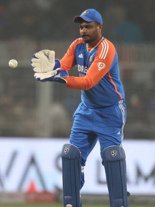 'संजू सैमसन को रिजर्व में नहीं रख सकते...', गावस्कर ने दी टीम इंडिया को नसीहत