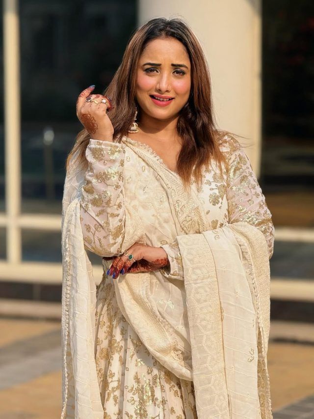 बॉयफ्रेंड की याद में तड़पी मशहूर एक्ट्रेस, दूर है मिस्ट्री मैन, फैंस बोले- शादी कर लो