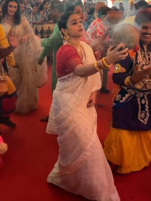 दुर्गा पूजा में जमकर नाचीं कपिल की ऑनस्क्रीन पत्नी, जबरदस्त डांस देख हैरान फैंस, Video