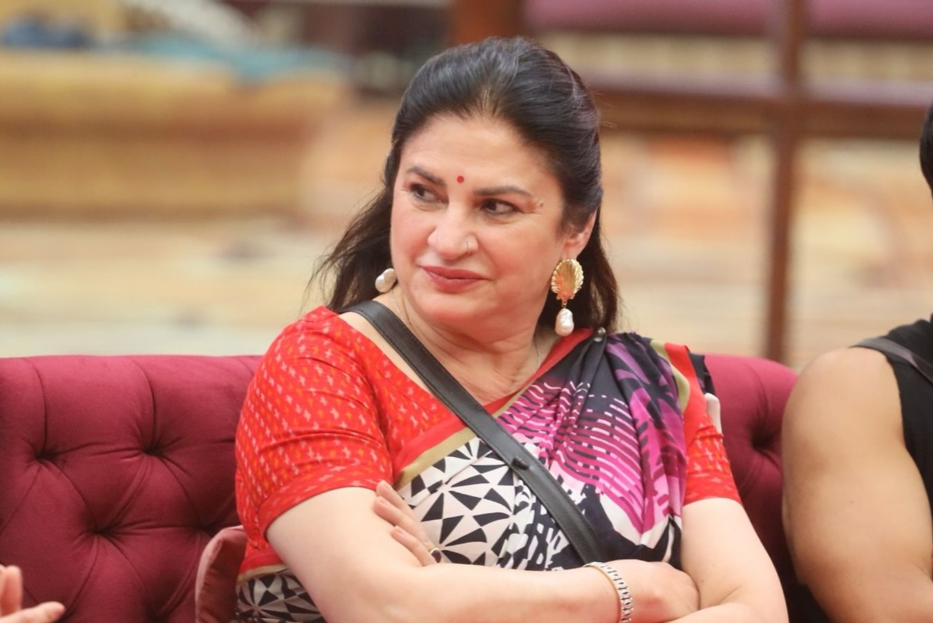 बाथरूम में कपड़े पहनो', शहबाज के अंडरवियर में घूमने पर नाराज हुईं कुनिका, सुनाए ताने - Kunika sadanand angry shahbaz badesha roaming in innerwear bathroom bigg boss tmovh