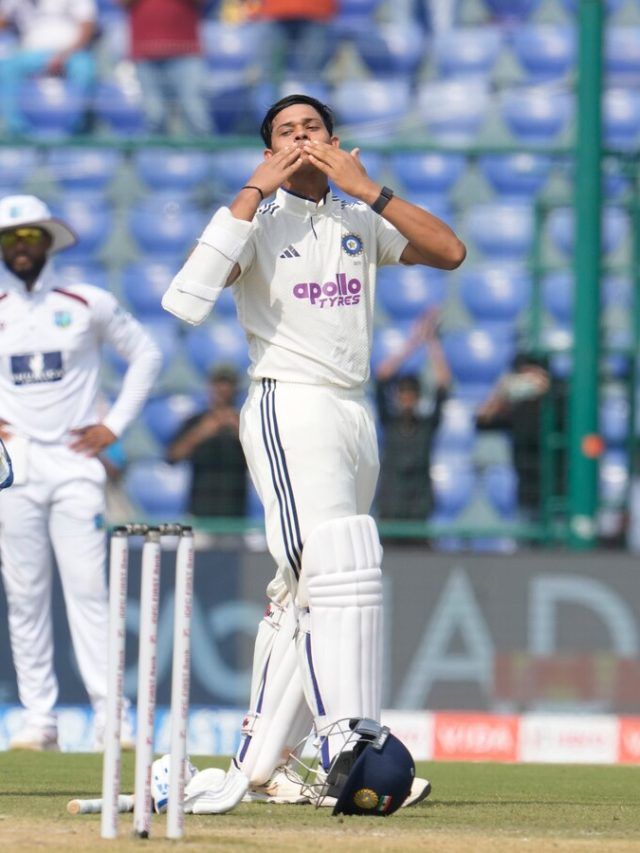 फ्लाइंग KISS, हाथ से बनाया दिल... यशस्वी ने 'सेंचुरी सेलिब्रेशन' कर किसे किया इशारा?