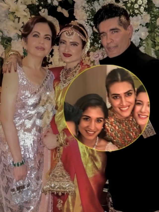 नीता ने रेखा..राधिका ने कृति संग दिए पोज, दिवाली पार्टी में दिखा फैशनेबल अंदाज