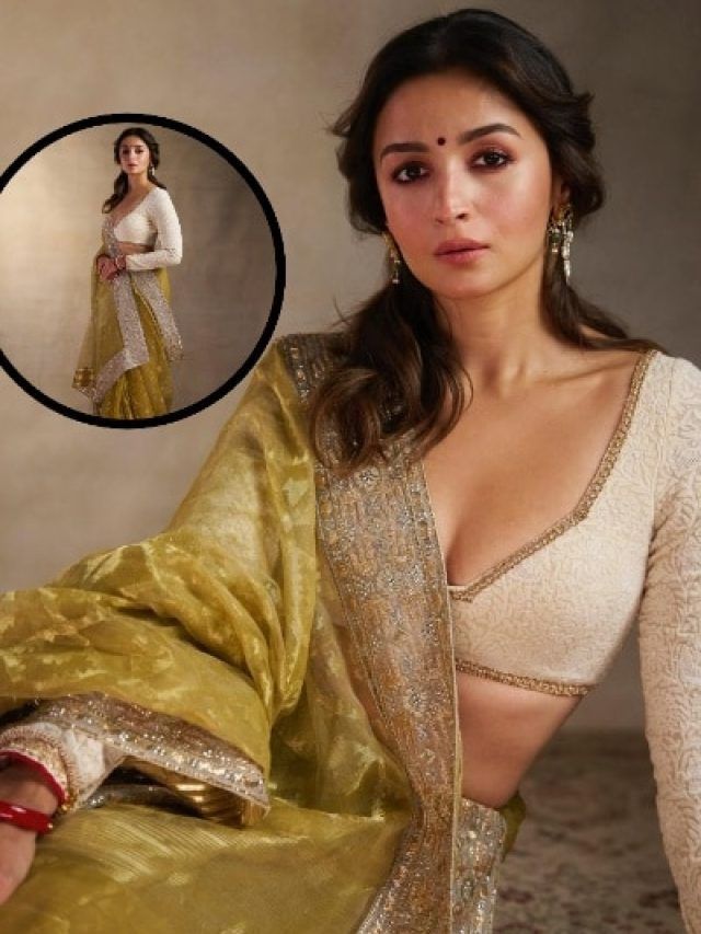 ढाका की साड़ी और कुंदन जूलरी पहन सजीं आलिया भट्ट, दुर्गा पंडाल में दिखा 'देसी क्वीन' अवतार